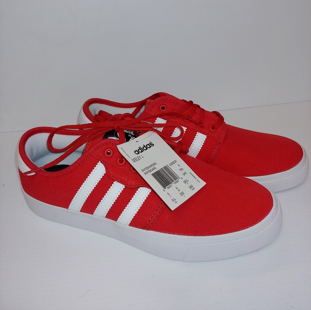 ❌❌SOLD❌❌NWT 👟Red Adidas Seeley Sneakers, IN BOX📦